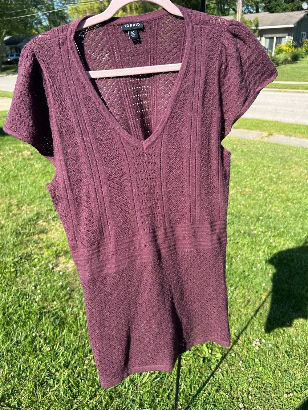 Torrid plum/burgundy pointelle knit top with pretty flutter cap sleeves